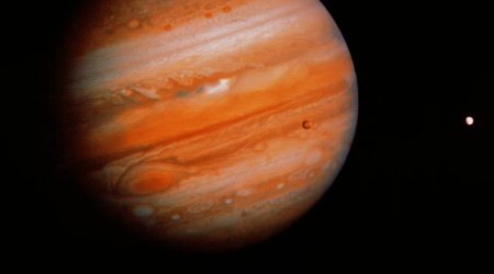 Jupiter's Great Red Spot 'roars with heat'