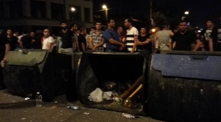 Yerevanda mitinqdə özünü yandıran şəxs ölüb