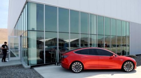 Tesla posts another loss, but says on track for future deliveries