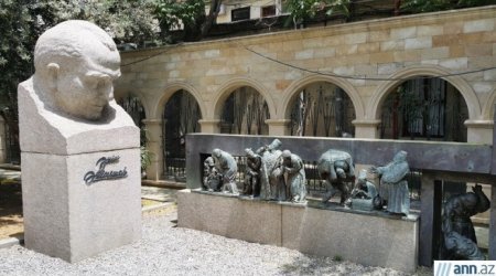 Bakı parkında rəsm, tarix və ədəbiyyat - FOTOREPORTAJ