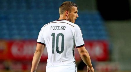 Podolski yığma karyerasını başa vurub