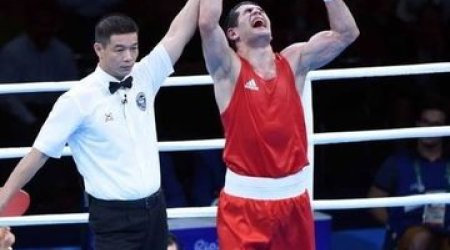 Azerbaijani boxer in semifinals at Rio 2016