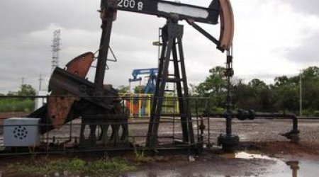 Oil prices fall as market focus returns to global supply overhang