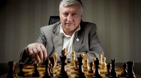 Anatoli Karpov Bakıya gəlir