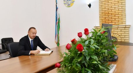 İlham Əliyev Özbəkistanın ölkəmizdəki səfirliyində olub