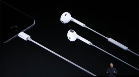Apple's iPhone 7 ditches traditional headphone socket