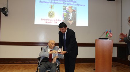 Lütfi Zadəyə Azərbaycan medalı təqdim olundu