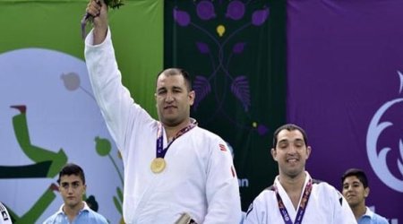 İlham Zəkiyev təltif edildi