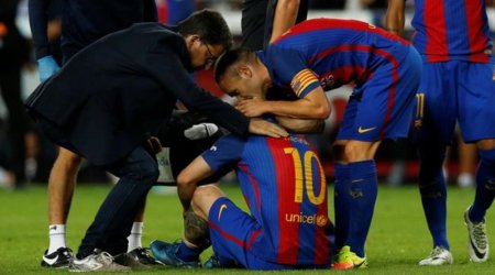 Lionel Messi: Barcelona striker ruled out for three weeks