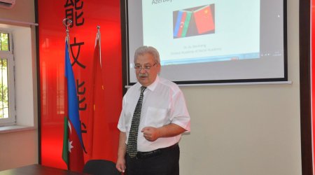 ADU-da çinli alimlə görüş keçirildi