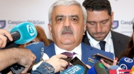 Rövnəq Abdullayev: 