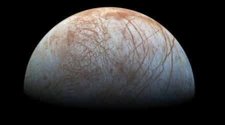 Europa moon 'spewing water jets'