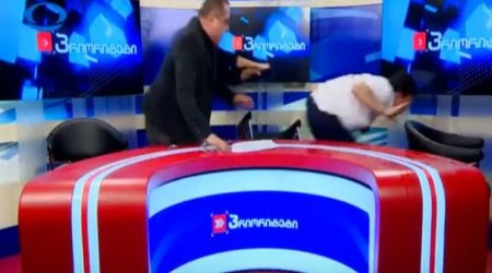 Политики закидали друг друга стаканами – ВИДЕО