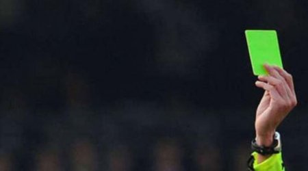 Futbol tarixində ilk: YAŞIL VƏRƏQƏ - VİDEO