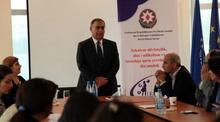 “Dünyəvi dövlətçilik, yoxsa dini radikalizm: cəmiyyət nə istəyir?” mövzusunda debat keçirilib
