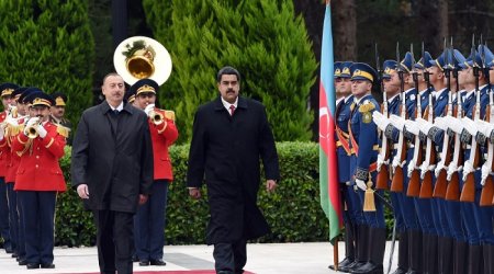 İlham Əliyev Nikolas Maduronu qarşıladı