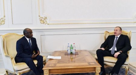 İlham Əliyev yeni səfirlərin etimadnamələrini qəbul etdi