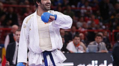 Rafael Ağayev erməninin kürəyini yerə çırpdı - VİDEO