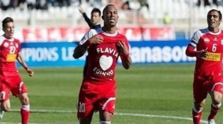 “Traktor Sazi” lider oldu