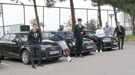 Ramil Şeydayevə avtomobil hədiyyə edildi - FOTO