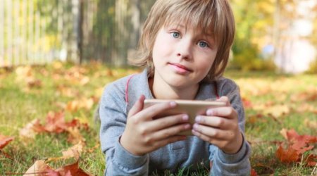 Stop junk food ads on kids' apps - WHO