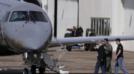 Из-за драки сел самолет - ВИДЕО