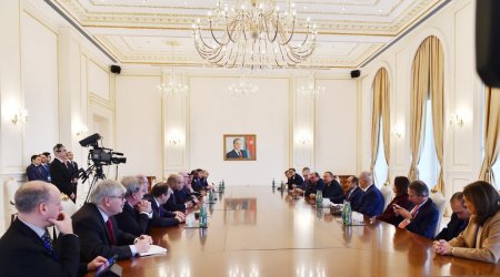 İlham Əliyev Konqres iştirakçılarını qəbul edib - FOTOLAR