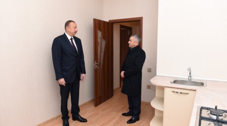İlham Əliyev yeni yaşayış binasının açılışında - FOTOLAR