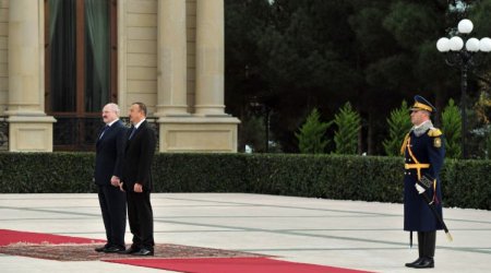 Lukaşenkonun rəsmi qarşılanma mərasimi olub