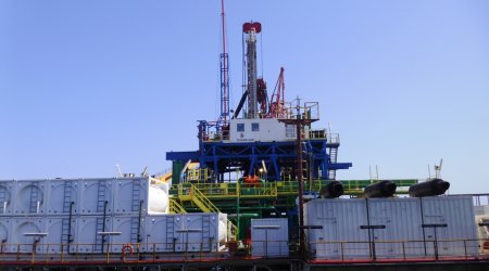 SOCAR commissions well in Caspian Sea