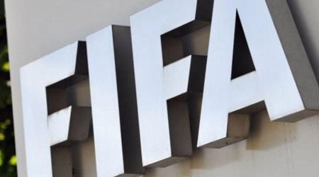 FİFA bütün çempionatlarda sükut elan etdi