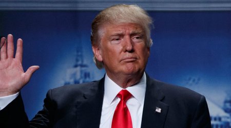 Trampın telefon danışığı qalmaqala səbəb oldu