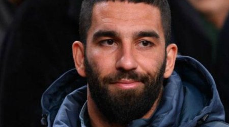 Ardanı jurnalistlərin önünə çıxarıb pislədi