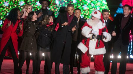 Barak Obama “Jingle Bells” mahnısını oxudu – VİDEO