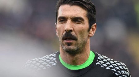 Buffon bunu da bacardı
