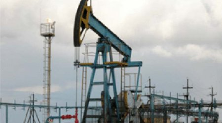 Oil prices rise on softer dollar