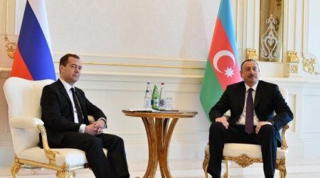 Medvedev İlham Əliyevə zəng etdi