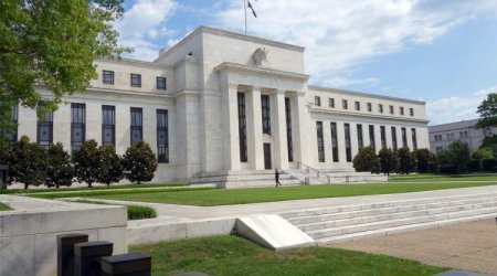 FED: Möhkəmlənən dollar ABŞ iqtisadiyyatına təhlükədir