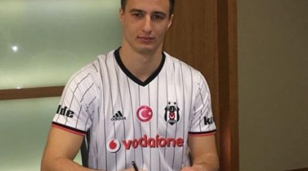 Xorvat futbolçu rəsmən 