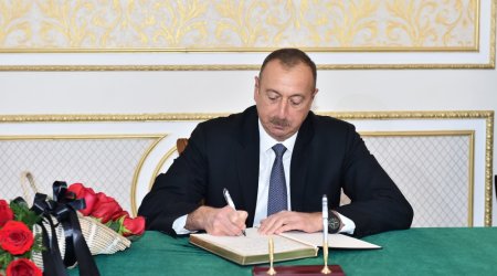 İlham Əliyev İran səfirliyində - FOTO