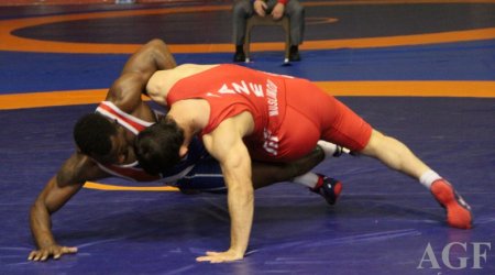 Azərbaycan çempionatının ilk günündə sərbəst güləşçilər yarışır