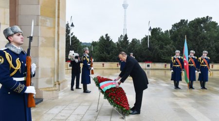 İlham Əliyev Şəhidlər xiyabanını ziyarət edib