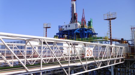 SOCAR commissions new well in Caspian Sea
