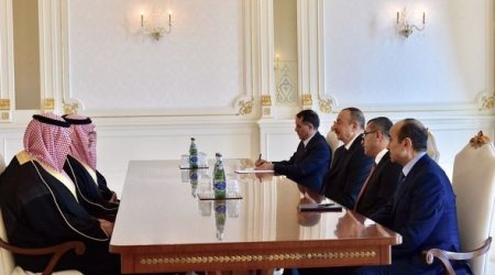 İlham Əliyev naziri qəbul edib