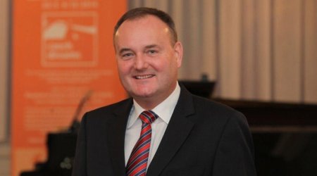 Səfir arvadına görə işdən qovulur