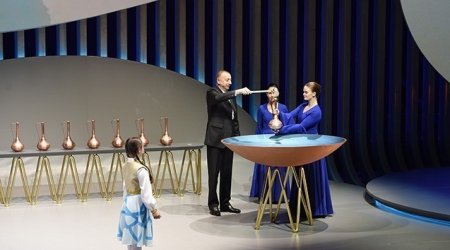 İlham Əliyev suyu uşaqlara ötürdü