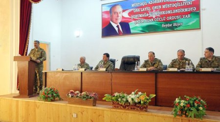 Zakir Həsənov cəbhə bölgəsində iclas keçirdi