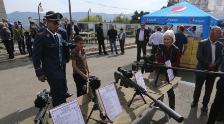 Ermənilər Azərbaycanda parad keçirdi 