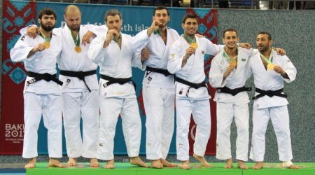 Prezident idmançılara medalları təqdim edib