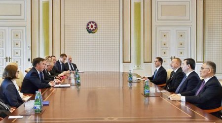 İlham Əliyev Avropa Parlamentinin nümayəndə heyətini qəbul edib